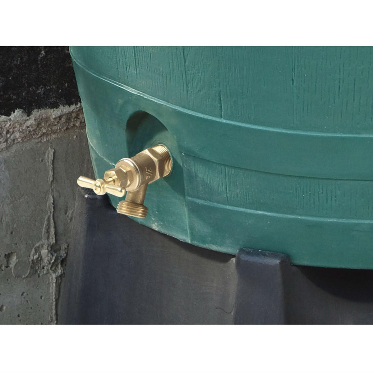 FastFurnishings Green 50-Gallon Rain Barrel in UV Resistant Plastic w/ Brass Spigot
