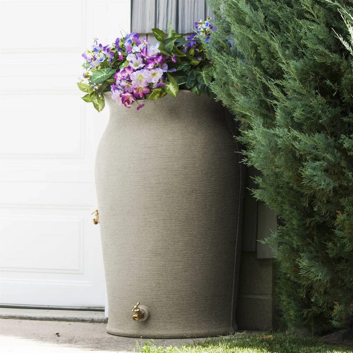 FastFurnishings Grey SandStone 50-Gallon Plastic Urn Rain Barrel with Planter Top