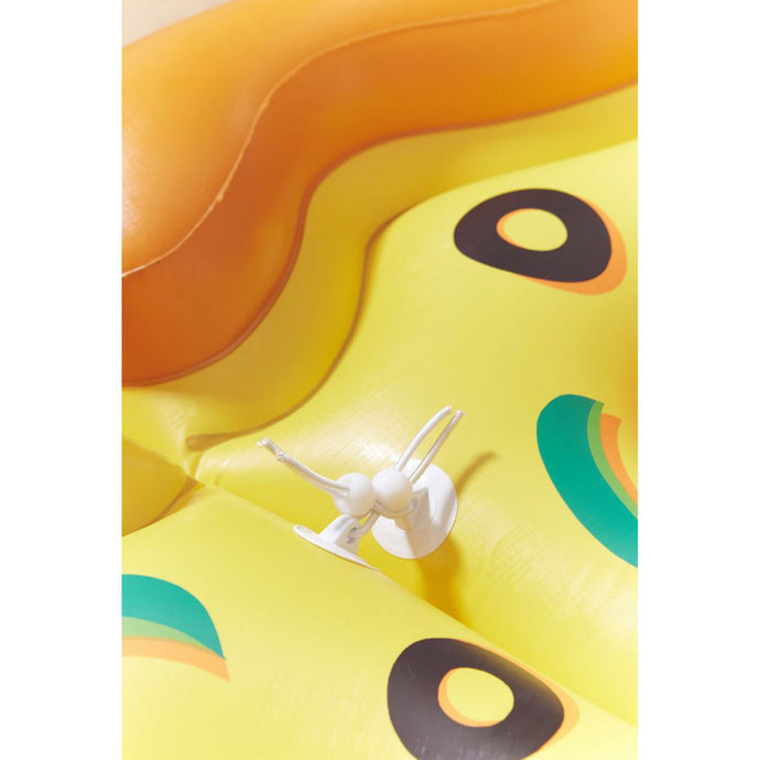 Swimline pizza slice float bungee and ball connection detail