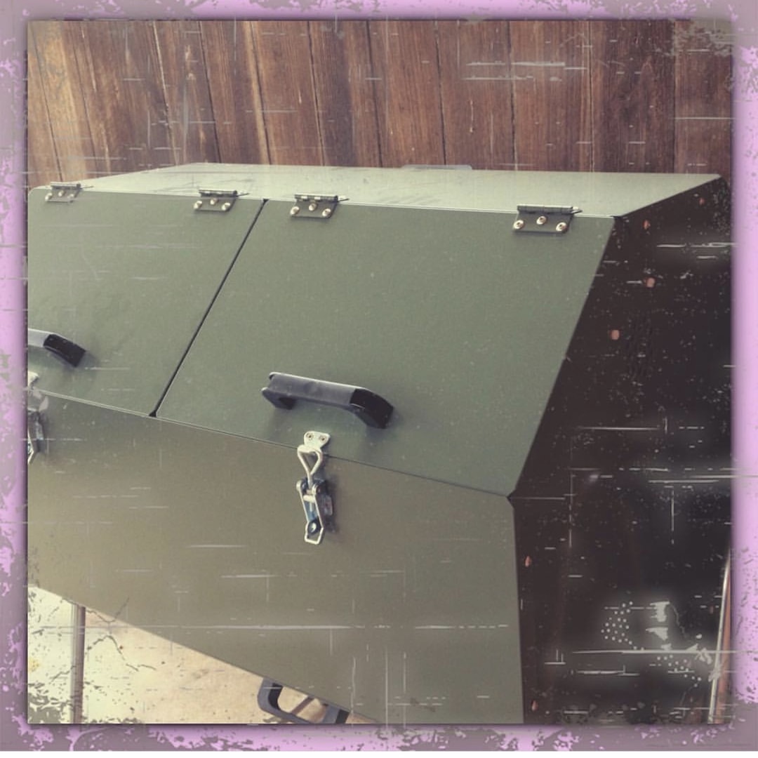 Jora JK270 70 gallon composter - door and lid detail