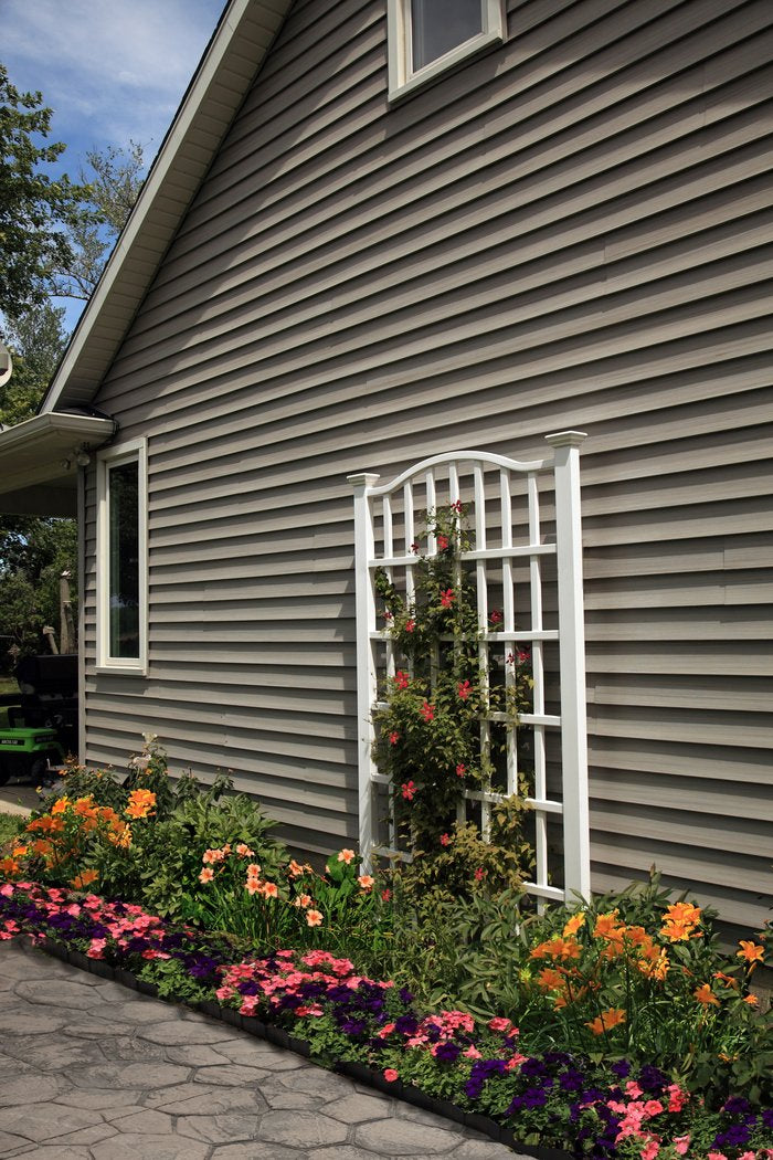 Vita Grande trellis viewed from the side in garden